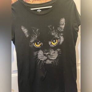 Black Cat Graphic T-Shirt

Great used condition 
Cool shirt